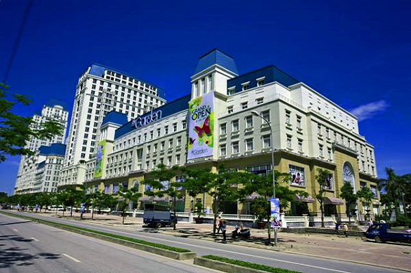 The hotel near the Garden Me Tri shopping center